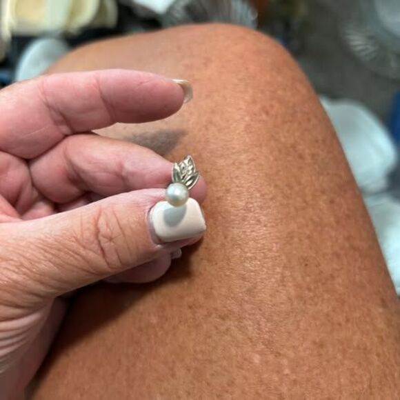 Vintage silver necklace and earring set - Picture 5 of 10